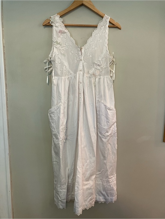 Cinzia Linea Intima Dresses & Skirts - Vintage Cinzia Linea Intima Rosettes Embellished White Nightgown Side Ties